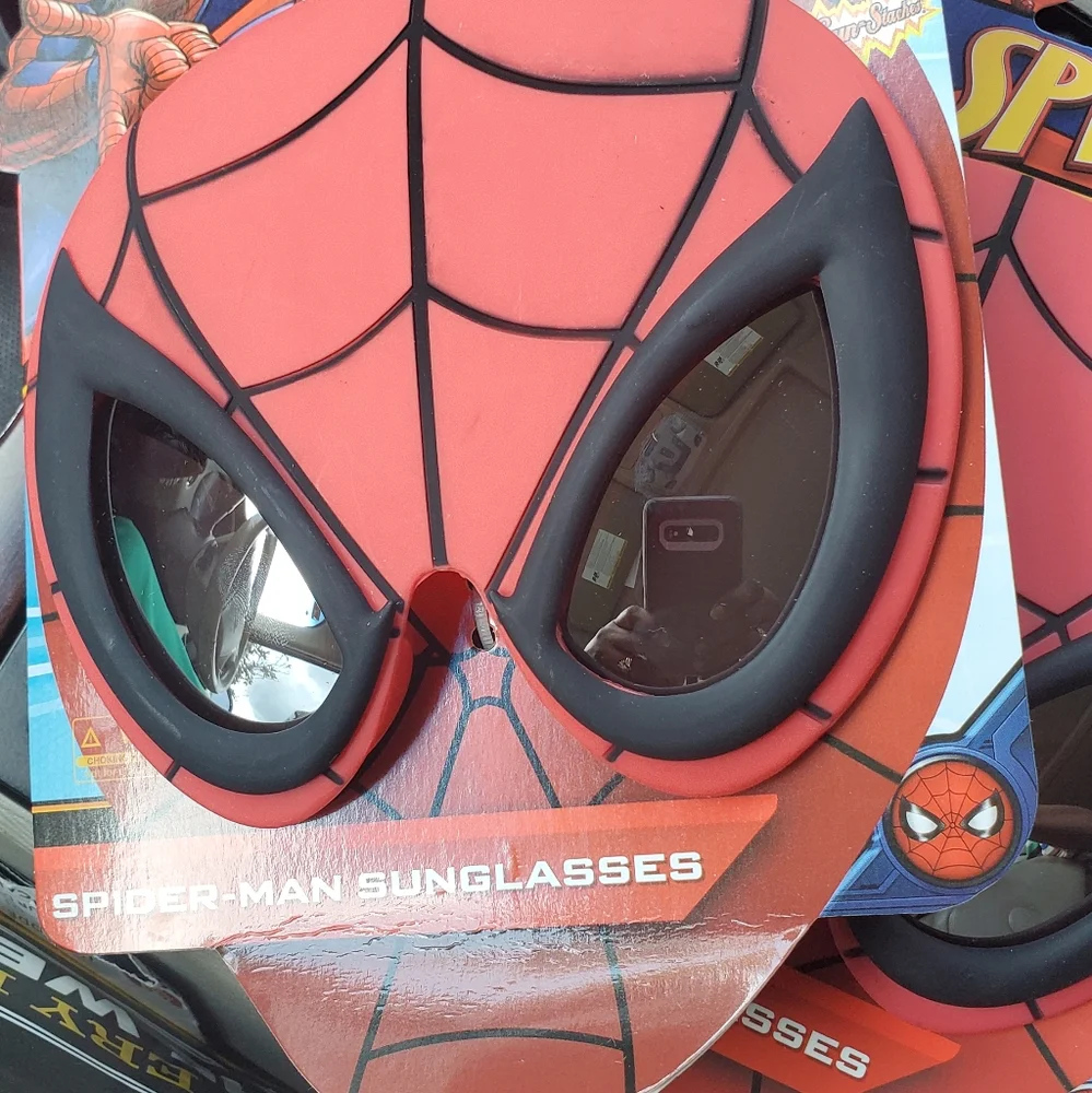 2 pairs of Spide-Man Suit up Sunglasses